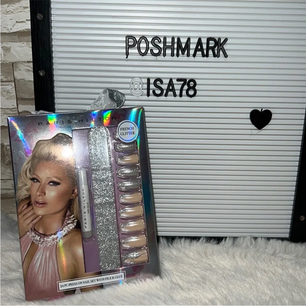 PARIS HILTON 24 Pc Press on Nail Set with File and glue French Glitter